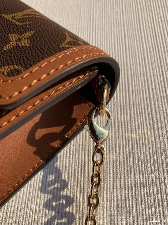 WIS LOUIS VUITTON V DAUPHINE CHAIN WALLET 1011